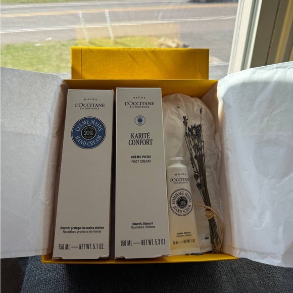 L'OCCITANE hand and foot cream plus hand scrub Gift Set - Picture 4 of 7